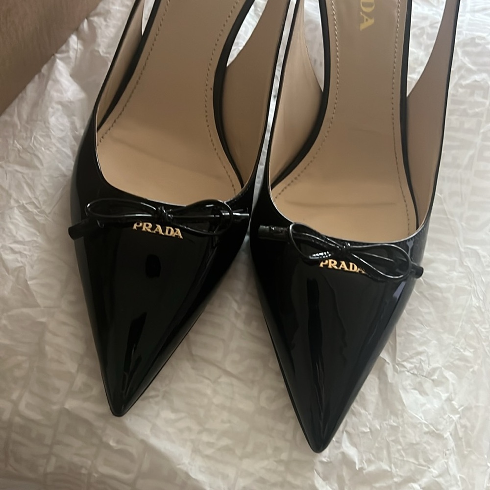 Prada patent leather slingback pumps with kitten heel - Picture 6 of 6